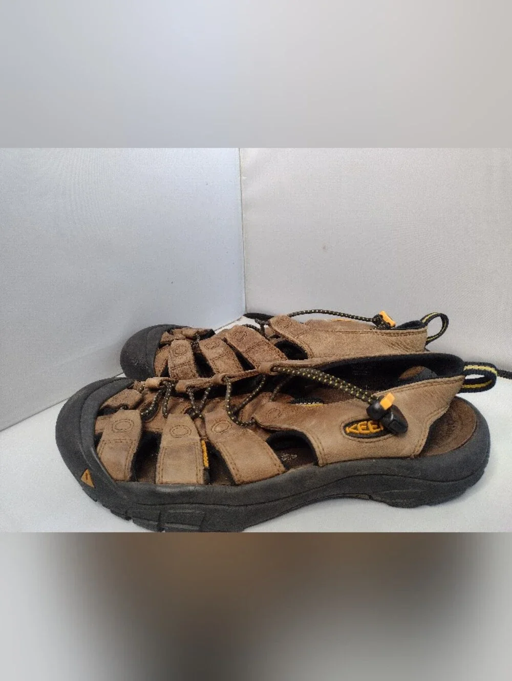 KEEN Newport H2 Sandals Mens 9.5 Waterproof Leather Hiking Outdoor B12